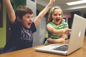 Kinder im Büro