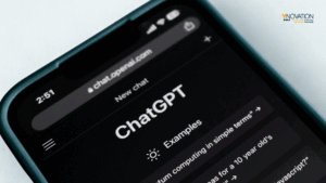 Ein Handybildschirm, auf dem die ChatGPT App geöffnet ist.